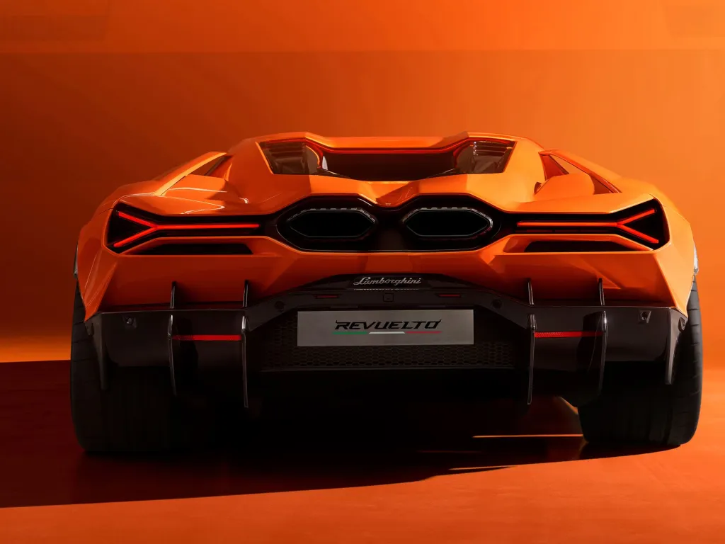 Lamborghini Revuelto rear