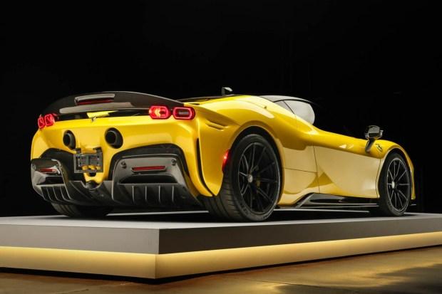 2021 Ferrari SF90 Stradale Assetto Fiorano