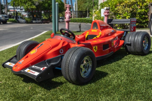 TT Toys Toys Ferrari F1-Style Electric Go-Kart