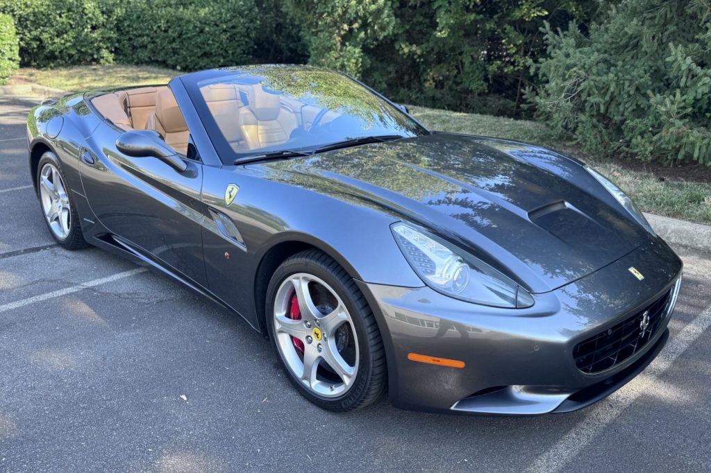 22k-Mile 2011 Ferrari California 2011_ferrari_california_img_2799-18547