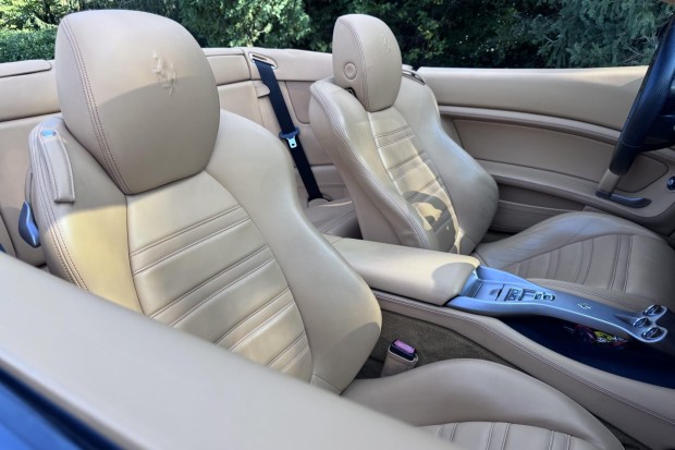 22k-Mile 2011 Ferrari California