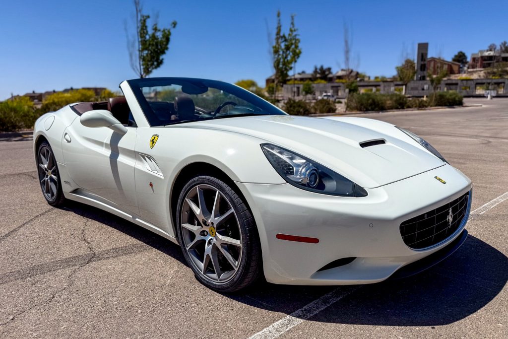 2010 Ferrari California 2010_ferrari_california_20250515_205008278_ios-18204