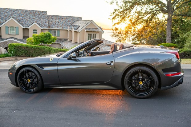 2017_ferrari_california-t_2017_ferrari_california-t_c1f5cad8-07a1-419f-af7a-1922befb9da3-kindjf-81036-64179-1 14k-Mile 2017 Ferrari California T