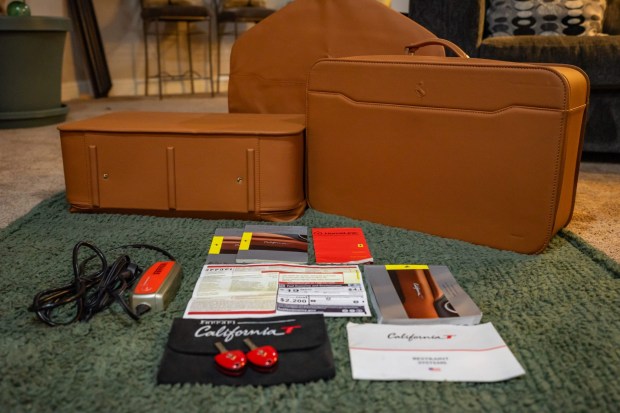 2017_ferrari_california-t_2017_ferrari_california-t_ce827a85-994e-4256-bdbb-0d97f5f9e805-sznema-81812-11184-1 14k-Mile 2017 Ferrari California T