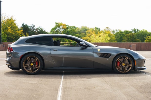 2017_ferrari_gtc4lusso_dsc9562-74209 16k-Mile 2017 Ferrari GTC4Lusso V12