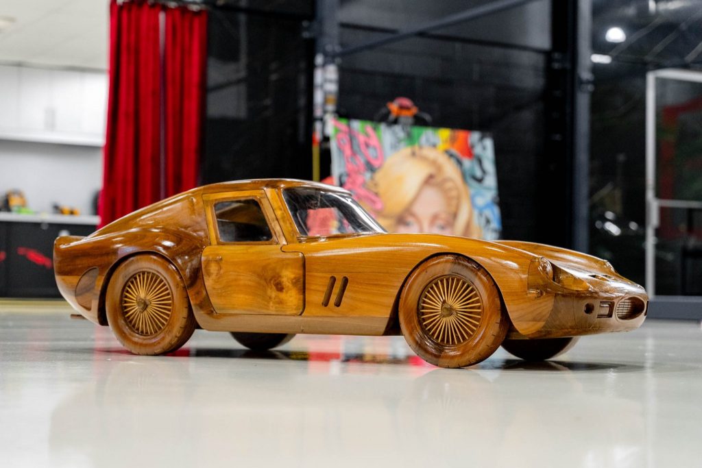 Ferrari 250 GTO Wooden Display Model dsc08160-40386