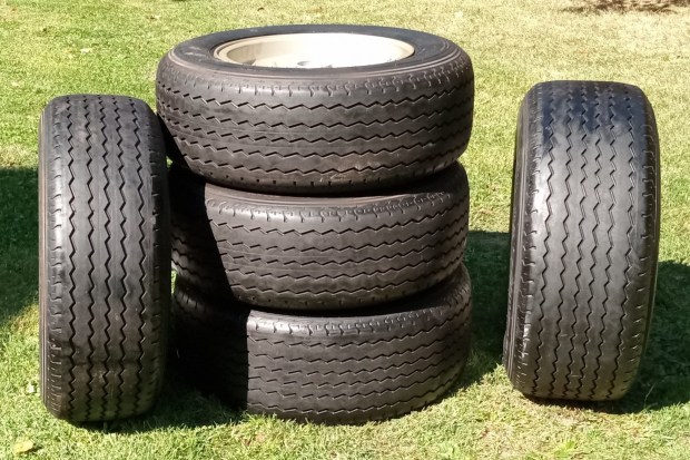 No Reserve: 15x7.5" and 15x9" Cromodora Center-Lock Wheels for Ferrari