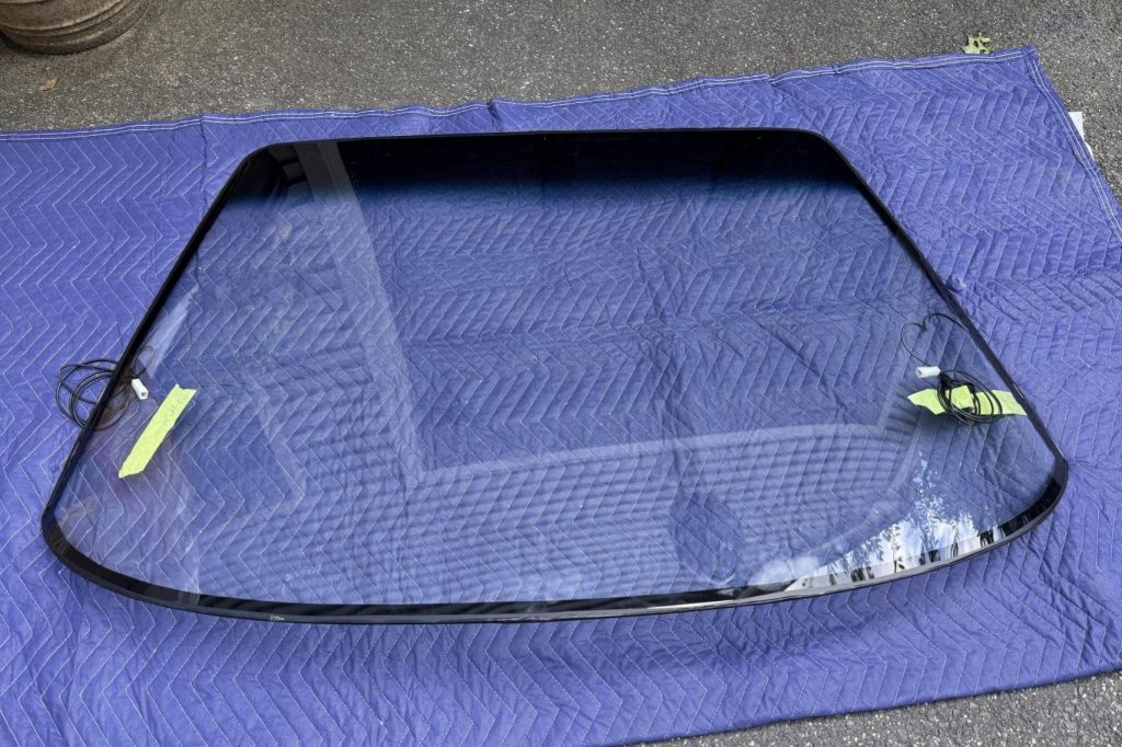 Windshield for Ferrari F40 img_4268-08243