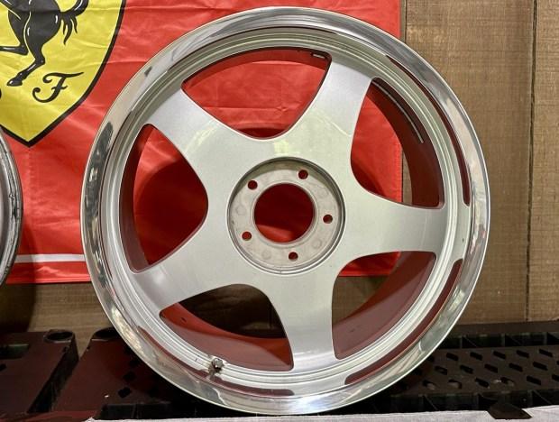 No Reserve: 18x8.5" and 18x10.5" Center-Lock Wheels for Ferrari Testarossa
