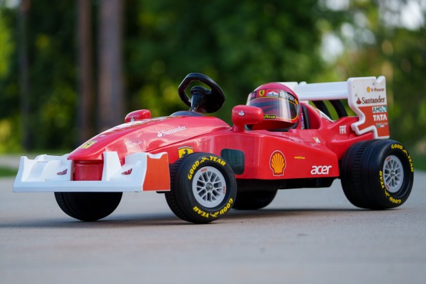 ar502685-86546 No Reserve: RiiRoo Aston Martin and TT Toys Toys Ferrari F1-Style Electric Go-Karts