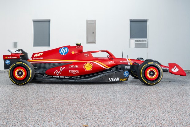 1:1 Scale Ferrari SF Display Model