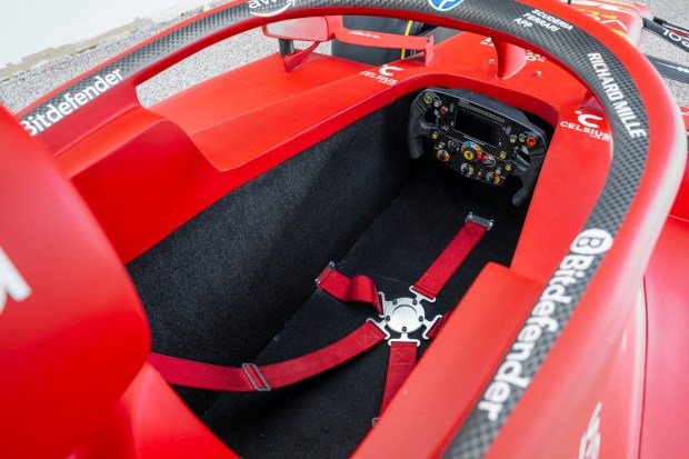 1:1 Scale Ferrari SF Display Model