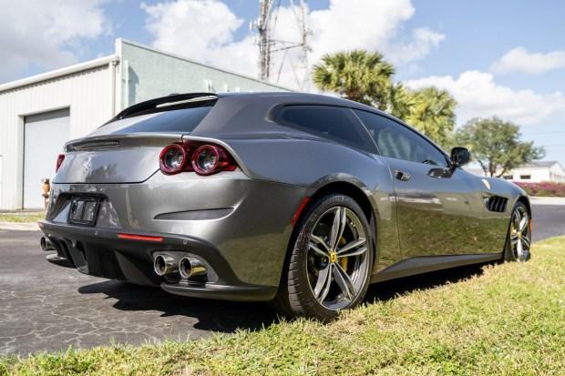 2018_ferrari_gtc4lusso_2018_ferrari_gtc4lusso_97d2123c-b228-4231-8bcc-1c900a347e02-lczvfn-00523-04447-1 8k-Mile 2018 Ferrari GTC4Lusso V12