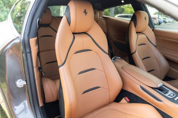 2018_ferrari_gtc4lusso_2018_ferrari_gtc4lusso_b7226861-3bae-4d6b-8661-7cd290631dcc-zw5vcu-00637-04411-1 8k-Mile 2018 Ferrari GTC4Lusso V12