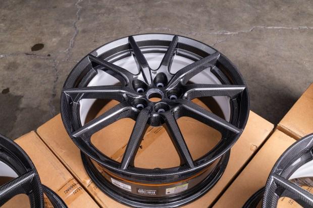 20×9″ and 20×11″ Carbon-Fiber Wheels for Ferrari