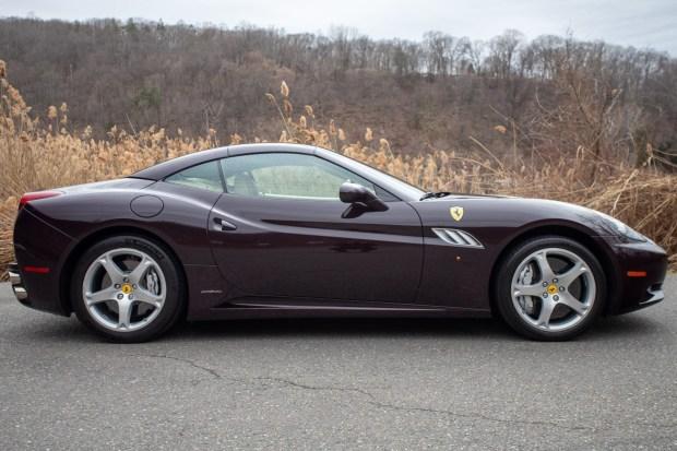 2014_ferrari_california_details-049-73427 2014 Ferrari California 30 HS