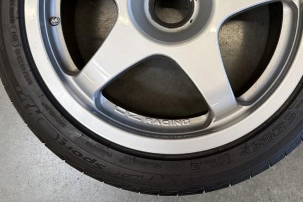 No Reserve: 18x8" and 18x13" Ferrari F40 Wheels