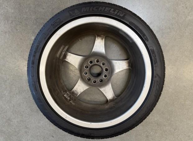 No Reserve: 18x8" and 18x13" Ferrari F40 Wheels