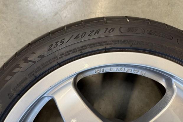 No Reserve: 18x8" and 18x13" Ferrari F40 Wheels