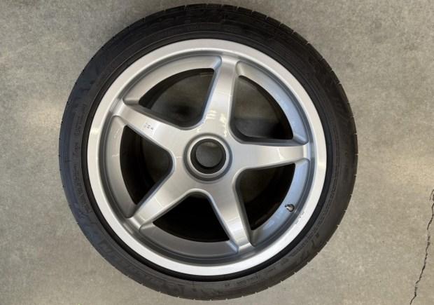 No Reserve: 18x8" and 18x13" Ferrari F40 Wheels