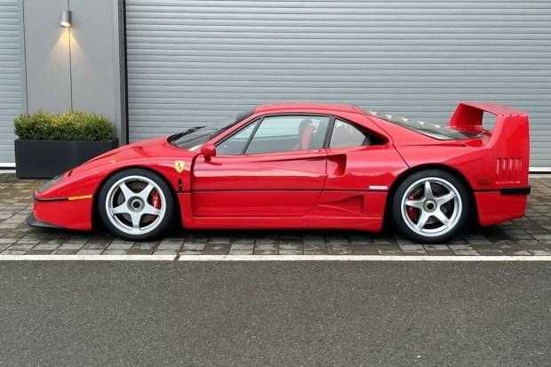No Reserve: 18x8" and 18x13" Ferrari F40 Wheels