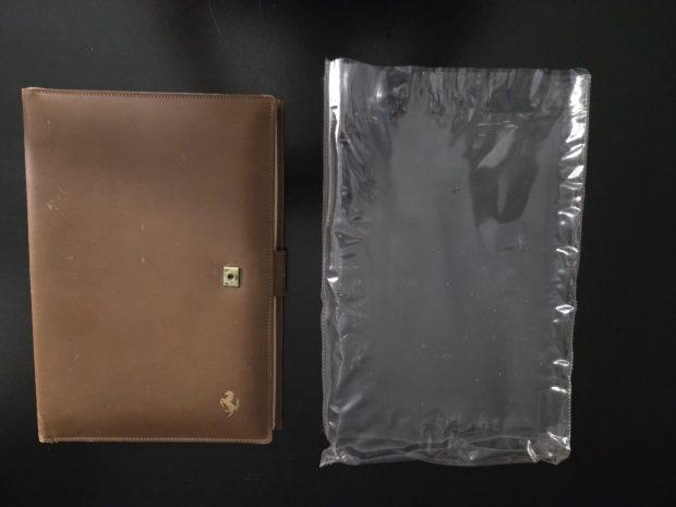 No Reserve: Ferrari 365 GTB/4 Manuals & Leather Pouch