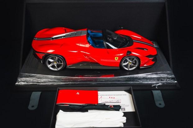 dsc01143-08603-1 No Reserve: Ferrari Daytona SP3 Scale Model by Amalgam