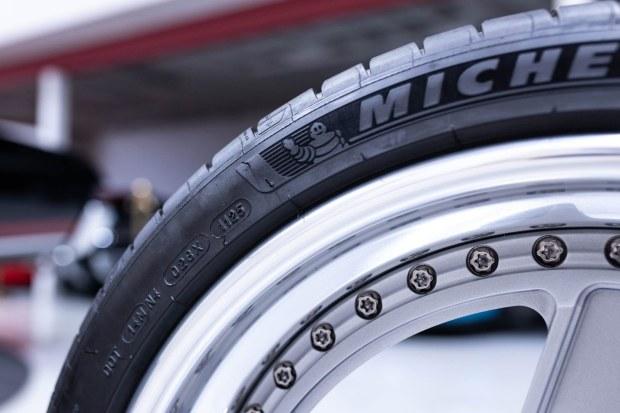 No Reserve: 19x9" and 19x11" Vossen ERA-2 Wheels for Ferrari